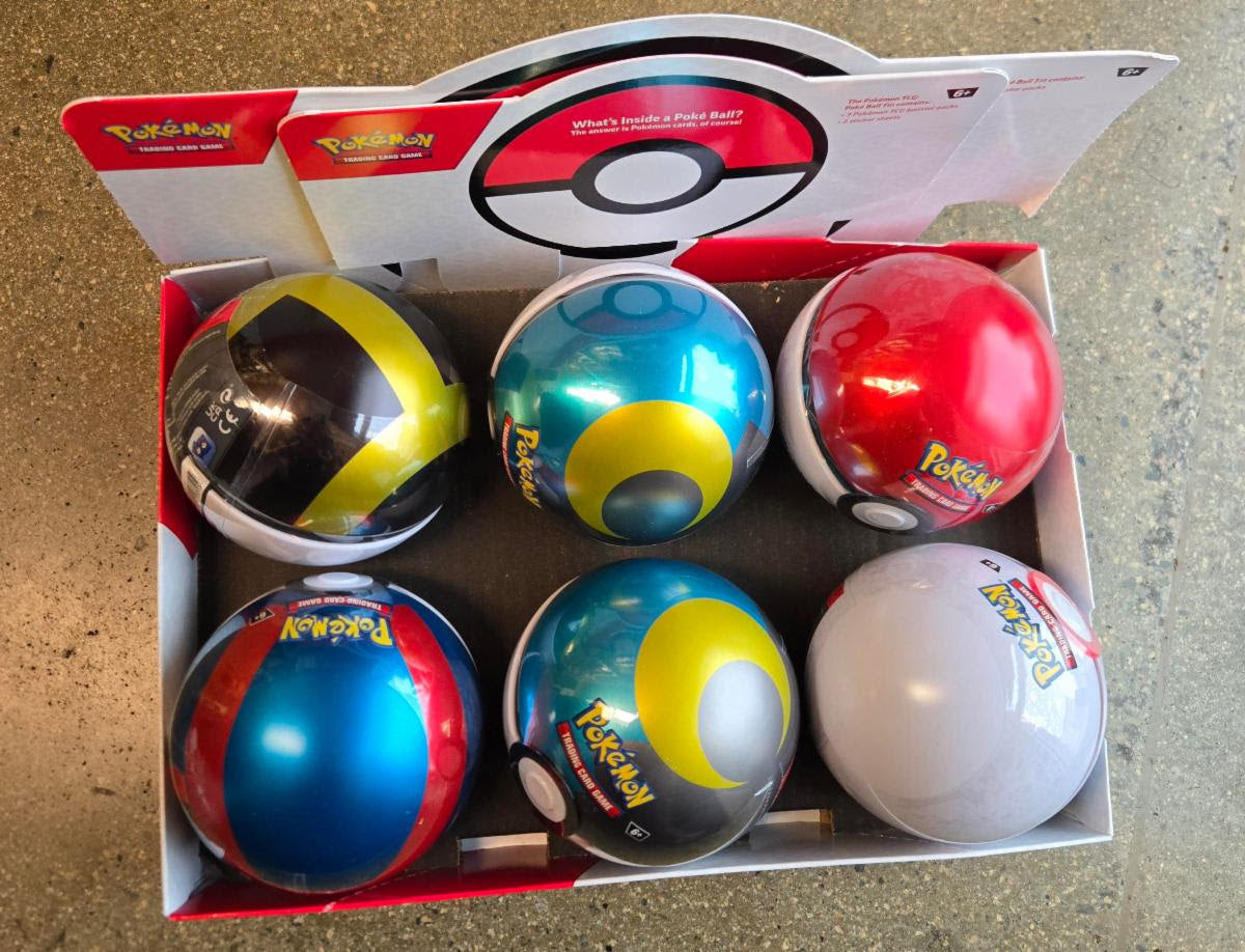 Pokemon - Poke Ball Tin Winter 2024